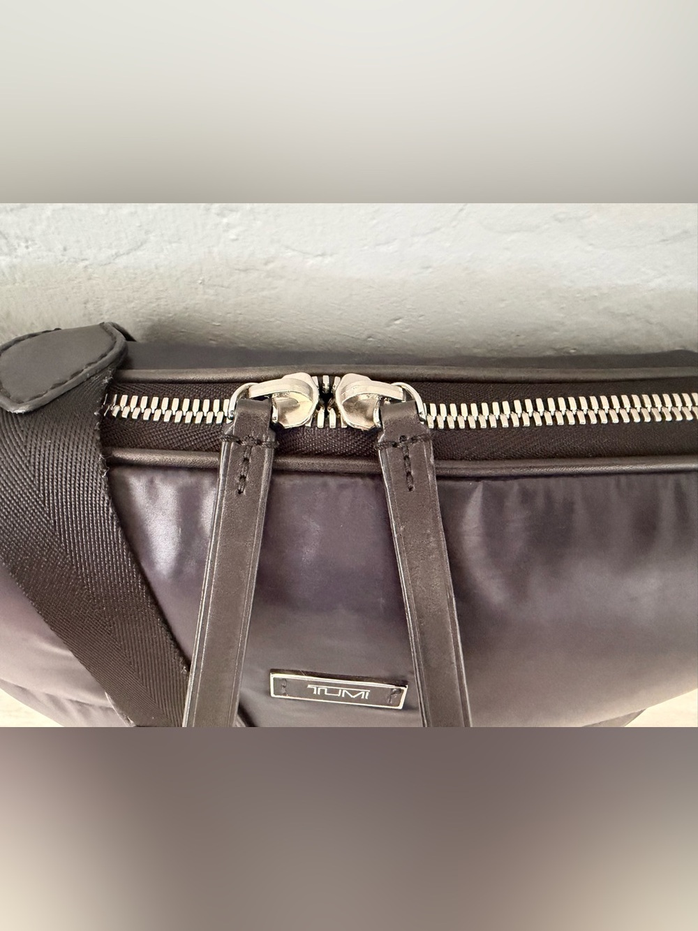 NWOT Tumi Black Puffer Laptop Crossbody Bag - Picture 9 of 12